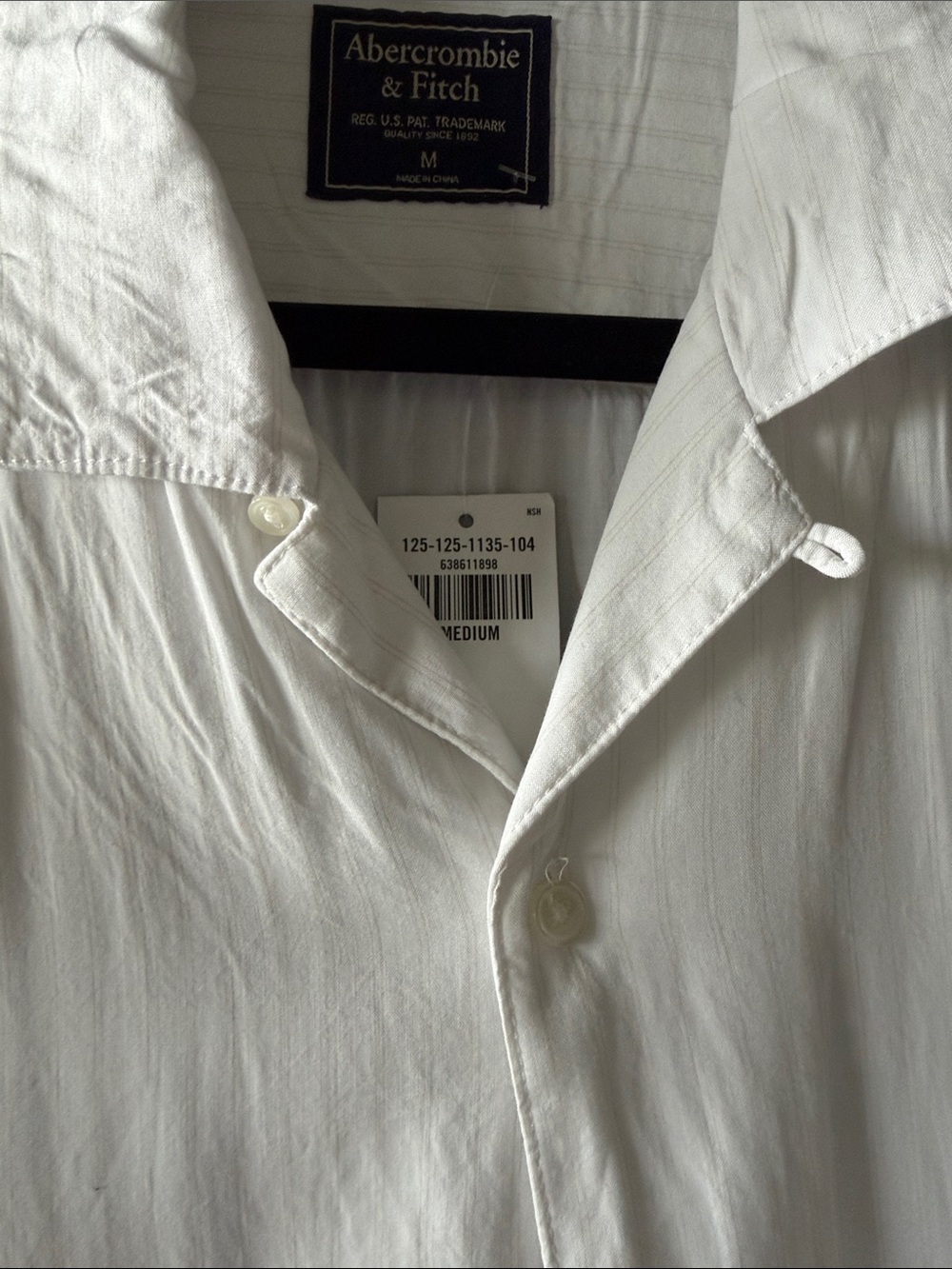 Abercrombie & Fitch Men's White Short-Sleeve Button-Down Shirt - Picture 3 of 4